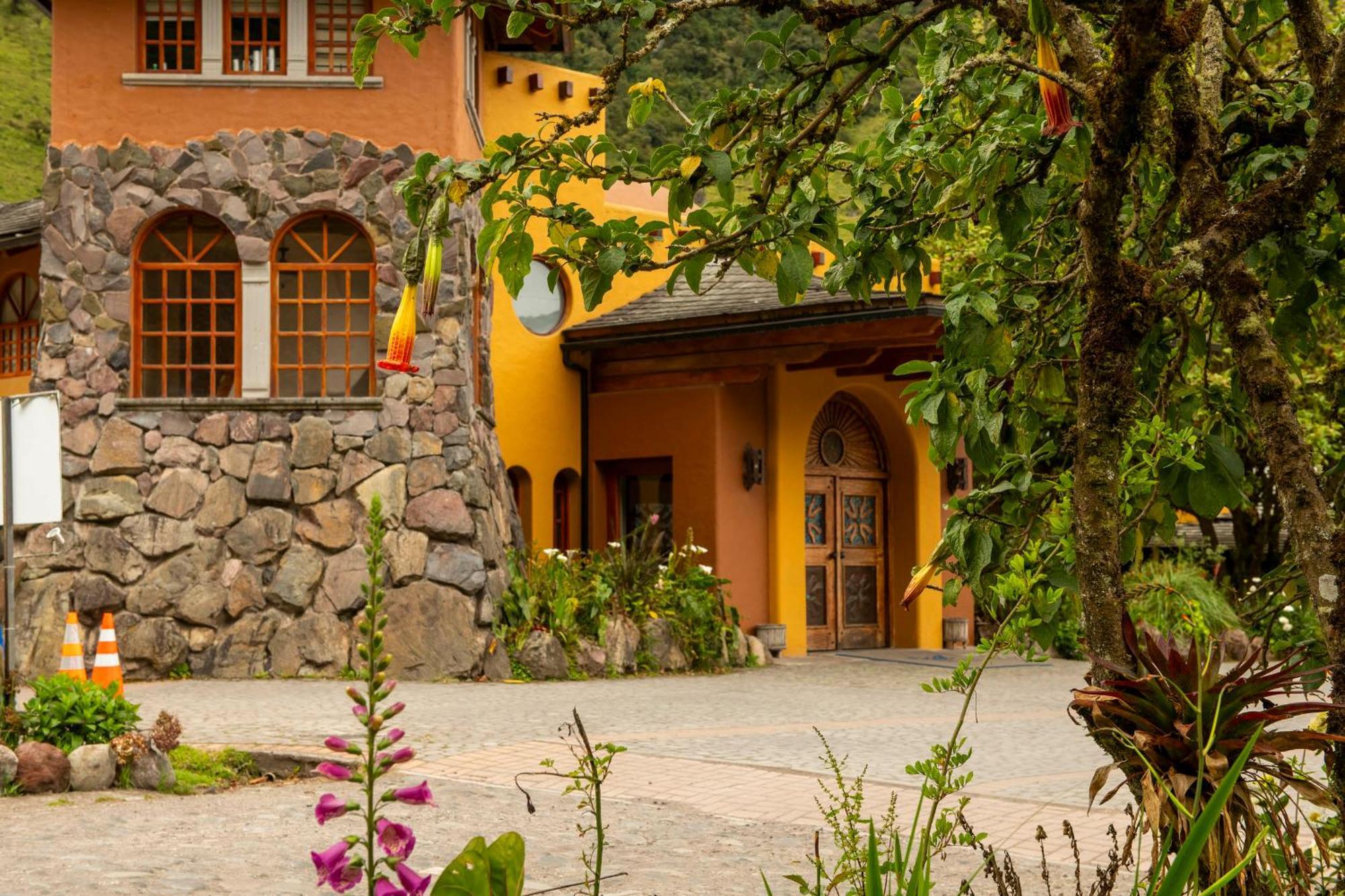 Termas De Papallacta Eksteriør billede Entrance to the hotel
